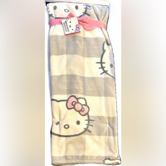 Hello Kitty Bundle Pink & Grey Gingham Throw Blanket and Thermal Travel Mug - Picture 6 of 15